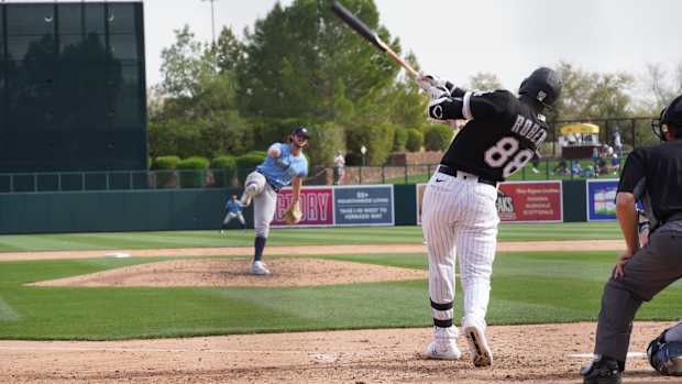 Luis Robert v Mariners 202-02-27 (Tom Borowski)